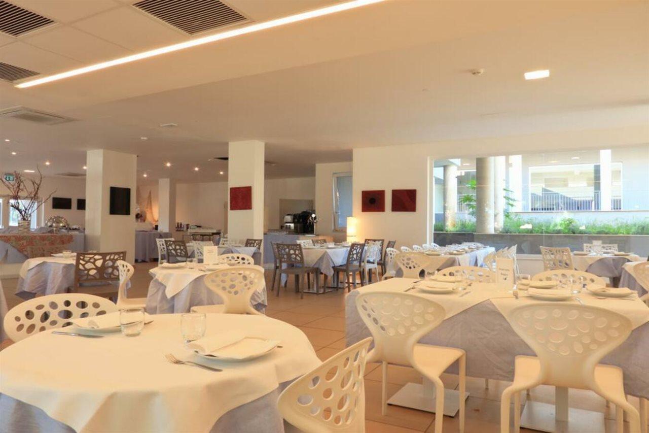 Futura Club Spiagge Bianche Hotel Fontane Bianche Exterior photo