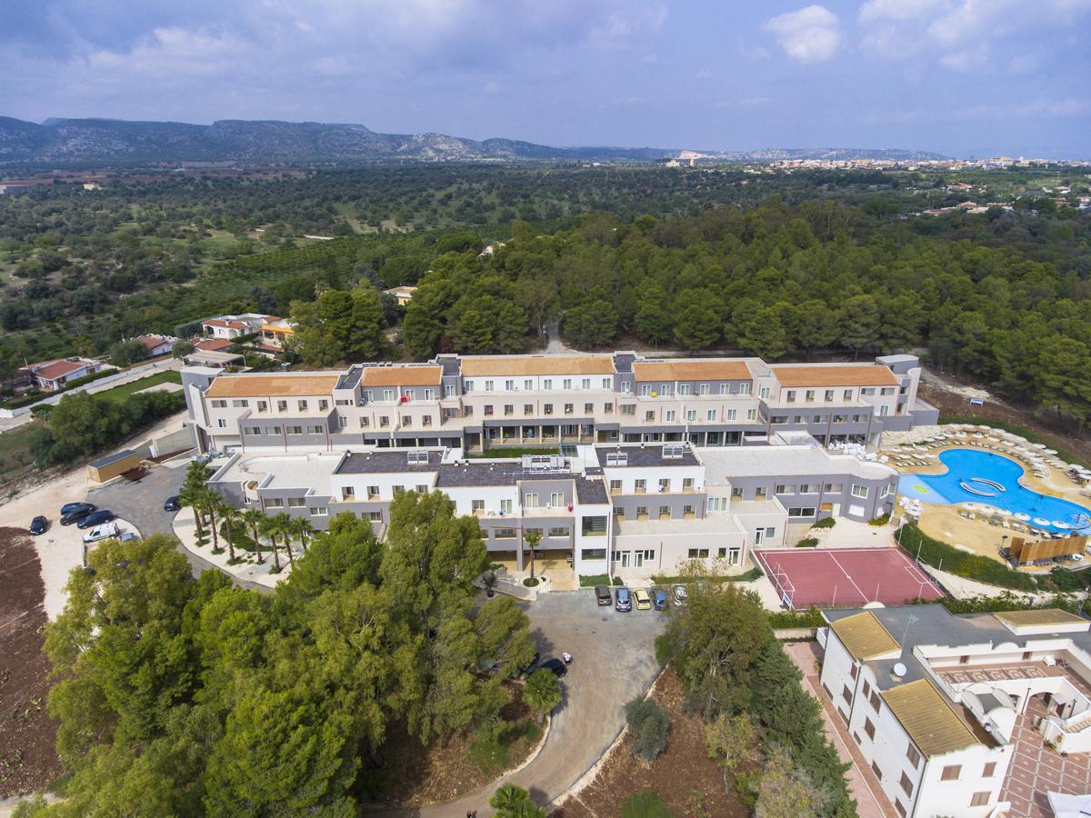 Futura Club Spiagge Bianche Hotel Fontane Bianche Exterior photo