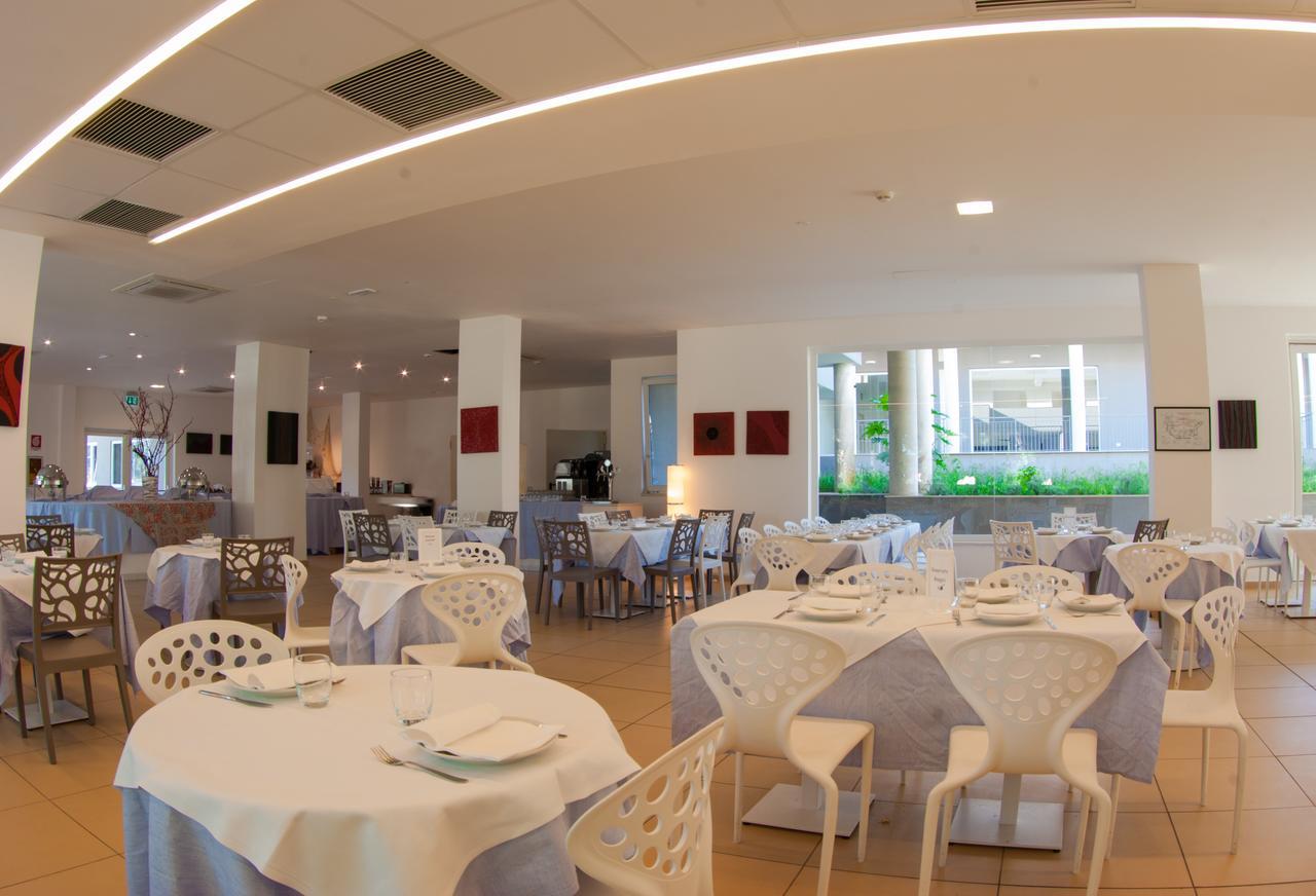 Futura Club Spiagge Bianche Hotel Fontane Bianche Exterior photo